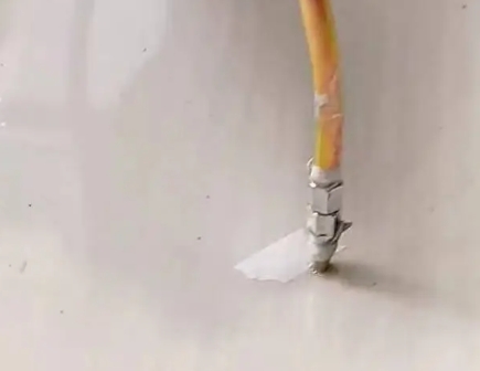 武隆瓷砖空鼓维修公司专业解答在瓷砖铺贴过程中，如果使用的砂料过粗（如全部使用了粗砂），可能会导致以下问题